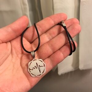 Pulse necklace